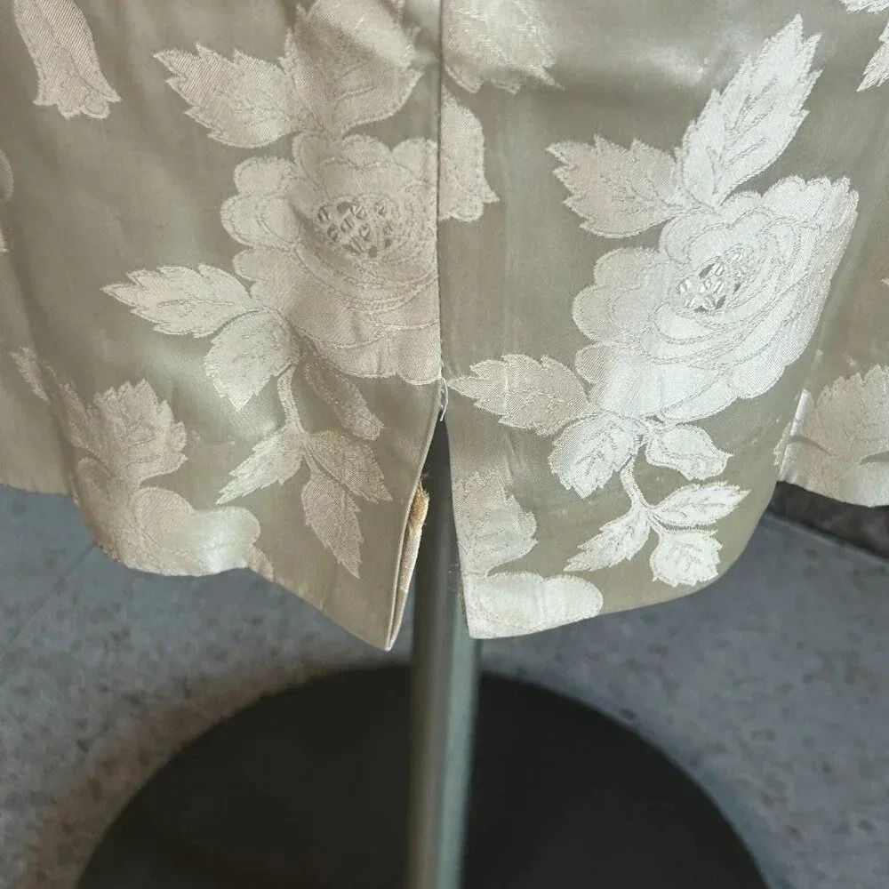 Vintage 60s Shiny Beige Floral Brocade with Glitter Acents - Picture 4 of 10
